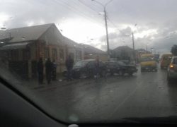 В Камышине авария вновь произошла вблизи "мистического" перекрестка Базарова-Гагарина