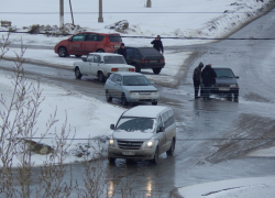 В Камышине две легковушки не поделили дорогу на кольце на улице Базарова