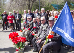 В Камышине 26 апреля, в годовщину катастрофы, чернобыльцы собрались у памятного камня товарищам - погибшим ликвидаторам