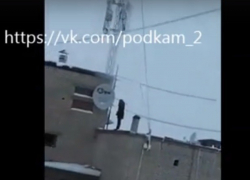 Спасители юной камышанки, похожей на кандидатку в самоубийцы, так и остаются неизвестными