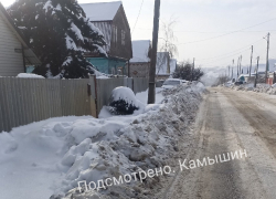 "В Камышине снег начали убирать на главных улицах, а до второстепенных, видимо, дойдут только к маю", - камышанин