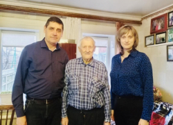 "Не раскисать!": 95-летний труженик тыла Валентин Елманов из Камышинского района рассказал, как надо на позитиве управляться по хозяйству в глубинке