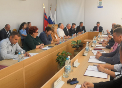 Спустя почти месяц после выборов на сайте Камышинской городской думы, наконец, заменили "старых" депутатов на "новых" 