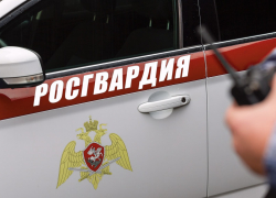 В Камышине росгвардейцы поумерили пыл 24-летнего покупателя с 5-тысячной купюрой "банка приколов"