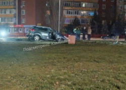 Камышин попал на новостные ленты волгоградских онлайн-СМИ  с историей про местного "гонщика", врезавшегося в памятник святого покровителя города Димитрия Солунского (ВИДЕО)