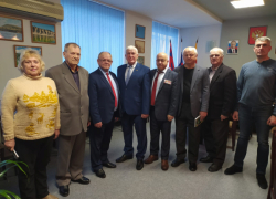 Камышан продолжают награждать медалями в честь 100-летия СССР, за что конкретно - не известно