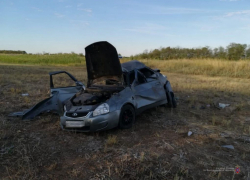 Молодой водитель загнал "Приору" с полным салоном в кювет, одна из пассажирок скончалась на месте, двое и водитель попали в больницу