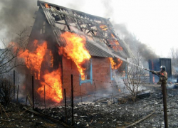 Дачные дома в Камышине не перестают полыхать