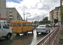 "Предлагаю полиции Камышина подумать, как "разрулить" пешеходов и автомобили на опасном перекрестке на улице Ленина", - камышанин