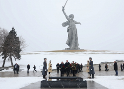 81-я годовщина Сталинградской Победы: память защитников Отечества почтили на Мамаевом кургане
