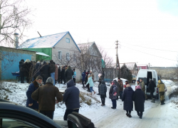В Камышине простились с девятиклассником, нелепо погибшим дома, в ванной, из-за неисправной тяги