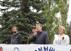 Станислав Зинченко прибыл вдохновлять "военную" осеннюю смену в лагере "Солнечный" под Камышином
