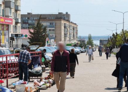В результате инцидента на стихийном рынке на тротуаре на улице Ленина, о закрытии которого давно говорили камышане, пострадали трое горожан