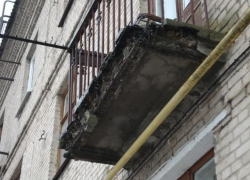 Осужден директор управляющей компании, по вине которого в Камышине на ребенка упала  плита 