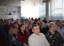 Кто из камышинских коммунальщиков получил благодарность главы города за ликвидацию "фонтанирующей" аварии на улице Некрасова 7-8 марта