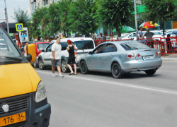 В Камышине на улице Ленина случилось ДТП, но все обошлось