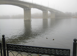 Может, фонари на мосту в Камышине отключать позже, пока в городе "командуют" туманы? - камышанка