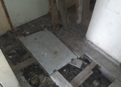 Камышан предупреждают, что в отделении почты в 4-м микрорайоне легко переломать ноги