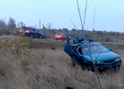 Молодые водитель и пассажир погибли после страшного пике "ВАЗа" на дороге между Жирновском и Камышином 