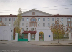 В Камышине под окнами центральной городской больницы обнаружено тело разбившегося мужчины