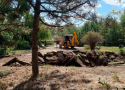 По какому случаю в сквер на площади Павших борцов в Камышине загнали тяжелую технику? (ВИДЕО)