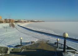 В Камышине за минувшую морозную ночь окончательно встала скованная льдом Волга