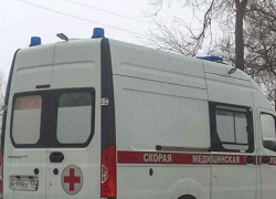 С трассы между Камышином и Волгоградом увезли в больницу водителя, врезавшегося в два "ГАЗа" сразу