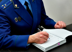 В Волгоградской области коммерсант побил палкой рабочего за то, что тот пришел просить невыданную зарплату