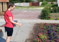 В Камышинском районе школьники вышли на работу за первую зарплату