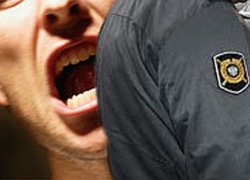 Суд отправил под стражу полицейского, сломавшего челюсть задержанному