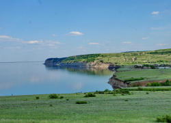 В Камышине в суд направлено уголовное дело в отношении мужчины, маленький внук которого был им оставлен один, упал с берега и погиб