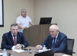 В Камышине чиновники и администраторы что-то говорили о трудоустройстве вчерашних студентов КТИ
