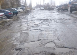 "Аж страшно!" - камышане в ужасе, как им доездить до потепления по "разбомбленным"" городским дорогам