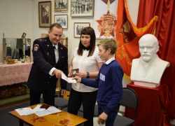 В Камышине в День Конституции прошло торжественное вручение паспортов юным гражданам России