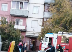 В Камышине пожарным пришлось эвакуировать 15 человек из-за возгорания в 5 микрорайоне