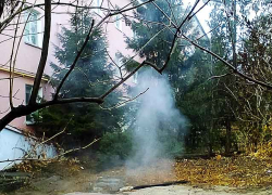 "Обращаем внимание коммунальных служб на наш "вулкан" во дворе, - камышанка