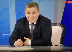Волгоградского губернатора упрекнули в "покушении" на ненормативную лексику во время "прямой линии"