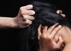 В Камышине негодяй пытался в туалете изнасиловать 15-летнюю школьницу