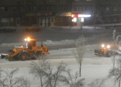 Камышинское "Благоустройство" организовало ночные смены по расчистке снега