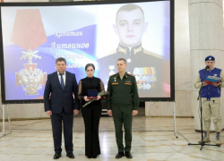 В Волгограде передали ордена Мужества женам двух героев-камышан