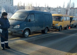 В Камышине на мосту произошла тройная авария с участием маршрутки и еще двух "Газелей"