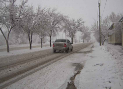 Пора на улицы Камышина выпускать технику для уборки дорог, а не спать "Благоустройству", - камышанка