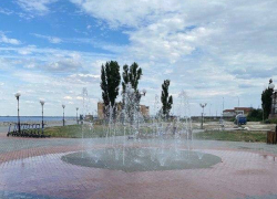 Меньше, чем через сутки после публикации "Блокнота Камышина" о мертвом плоском фонтане, администрация города объявила, что он запущен