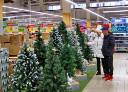 В Камышине началась продажа новогодней атрибутики, но покупатели очень осторожничают