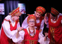 Прима Камышинского драмтеатра Татьяна Торощина, блиставшая в ролях роковых обольстительниц, сыграла бабушку в новом спектакле (ВИДЕО)