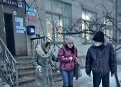 В Камышине ледяной дождь превратил тротуары в жуткий каток