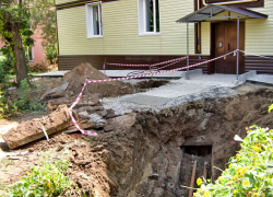 В Камышине коммунальщики перерыли пол-улицы Титова для исключения сюрпризов с холодными батареями зимой