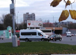 В Камышине утро началось с аварии, в которую попал рейсовый автобус 