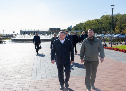 Глава ДНР Денис Пушилин приехал в Волгоград и поблагодарил Андрея Бочарова на помощь беженцам