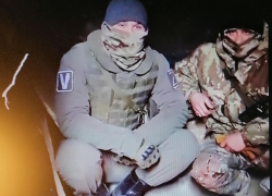 "Спасибо, что мы не мерзнем, а победа будет за нами!" - бойцы с передовой поблагодарили сельчан Камышинского района за окопные свечи (ВИДЕО)